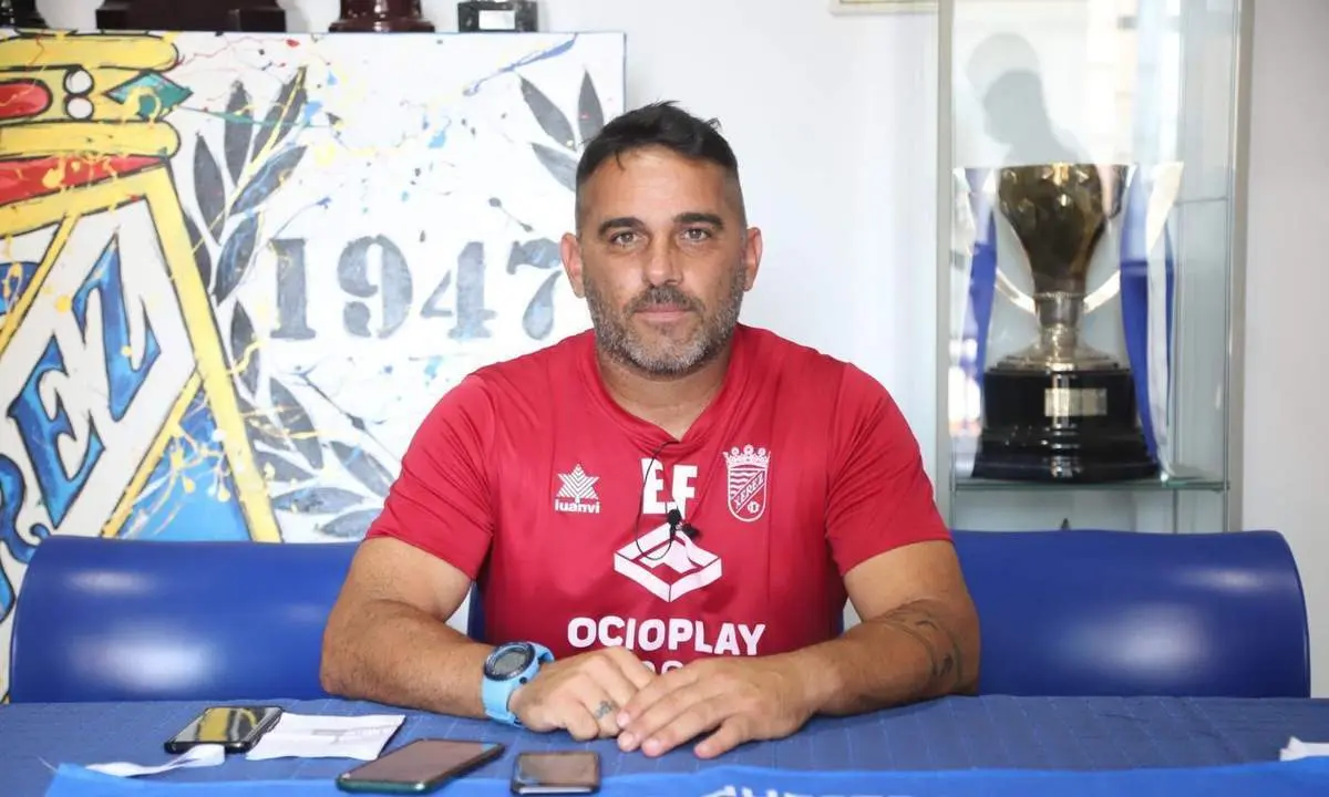 Emilio Fajardo, durante una rueda de prensa en la sede del Xerez CD. - Cristo Garc&iacute;a