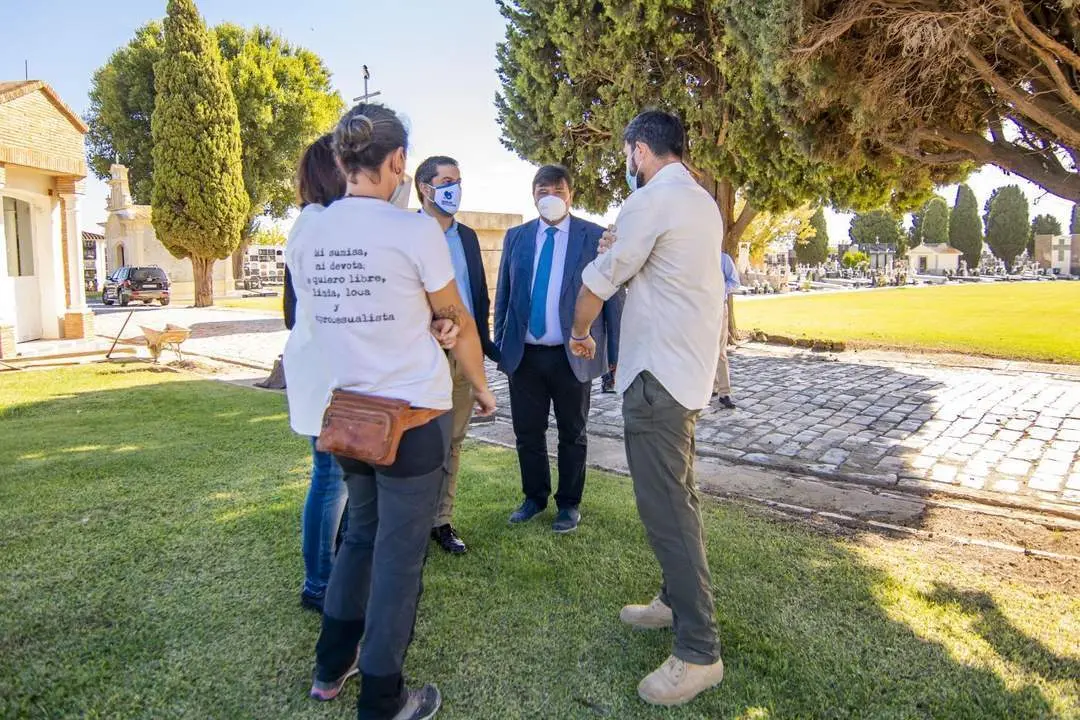 Inicio de los trabajos en el cementerio. - VH