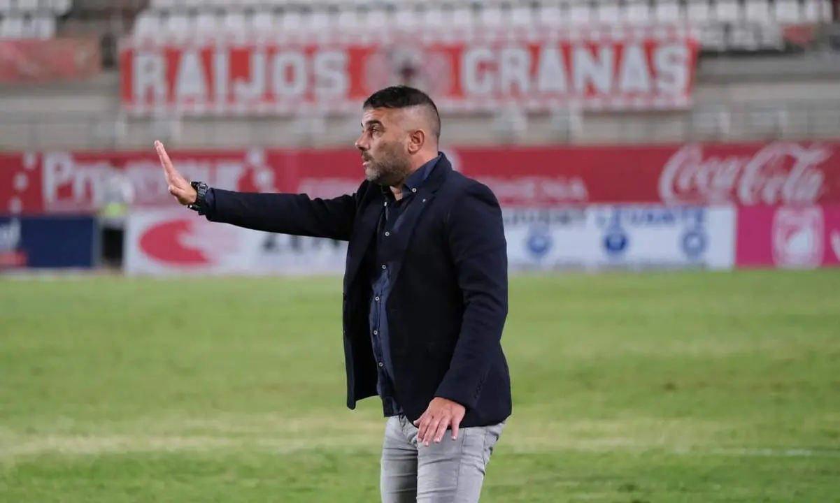 Emilio Fajardo, en el Estadio Enrique Roca de Murcia. - Cristo Garc&iacute;a