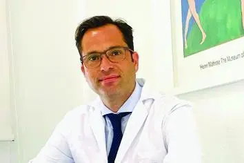El doctor Romero Imbroda.  - Quir&oacute;nsalud M&aacute;laga