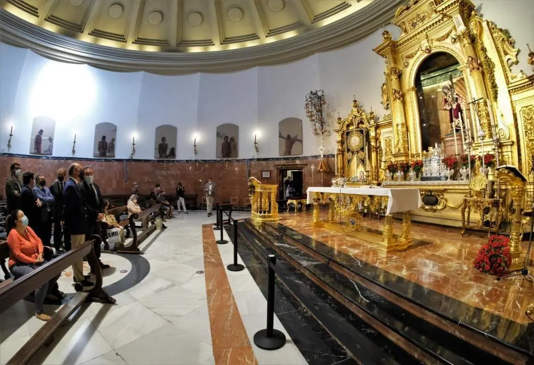 Espadas, durante su visita a la bas&iacute;lica del Gran Poder. - Ayto