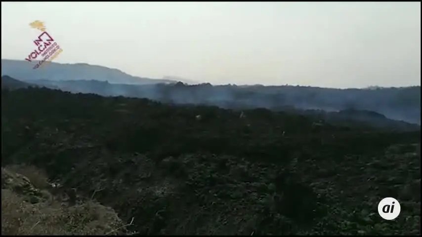 El nuevo centro de emisi&oacute;n al sureste del cono del volc&aacute;n de La Palma baja su actividad