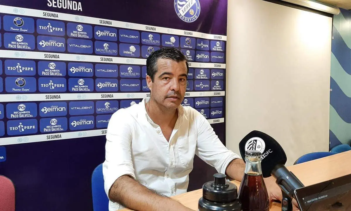 P&eacute;rez Herrera, en la sala de prensa de Chap&iacute;n tras el partido contra el Ceuta. - Viva Jerez