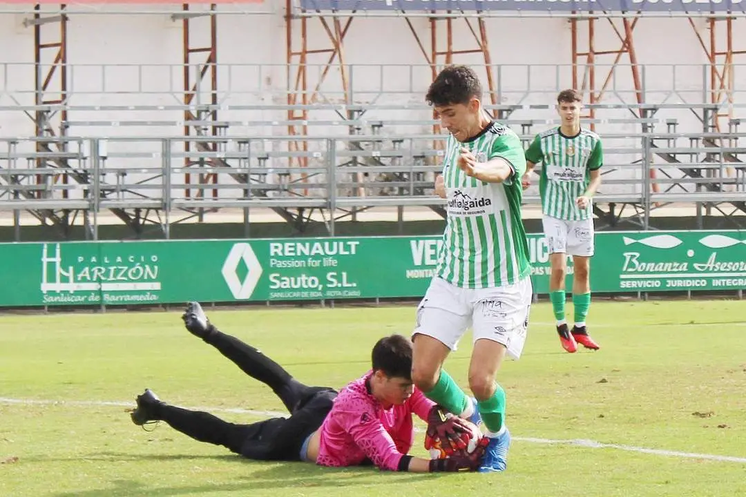 Buena ocasi&oacute;n del Atl&eacute;tico Sanluque&ntilde;o en la primera parte - Ra&uacute;l J. Bustillos