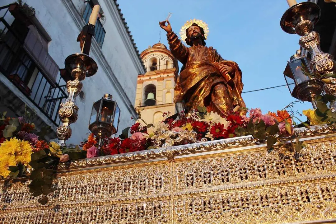 El Patr&oacute;n de la Ciudad, San Lucas, dejando atr&aacute;s la Parroquia de La O - Ra&uacute;l J. Bustillos