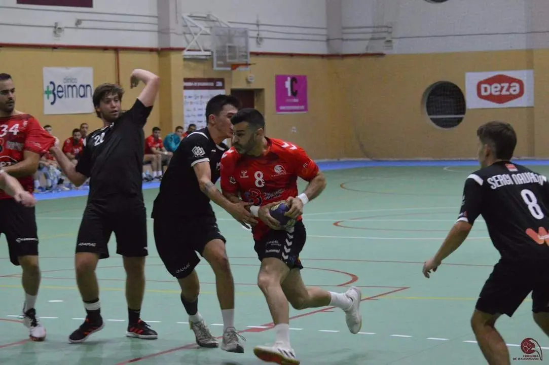 Juli&aacute;n Portero en una acci&oacute;n ante el BM Alcobendas el pasado s&aacute;bado - | Cajasur CBM