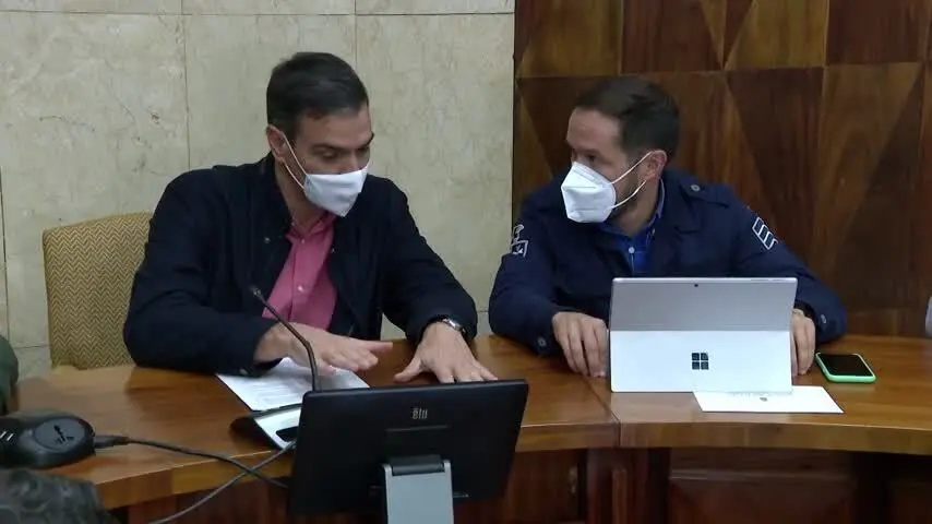 Las coladas sufren una ralentizaci&oacute;n en el frente pero el volc&aacute;n las sigue alimentando