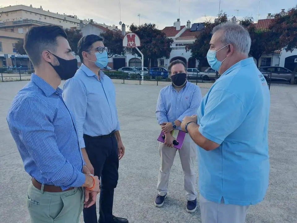Pimentel y L&oacute;pez Aparicio visitan las instalaciones deportivas p&uacute;blicas en Sevilla Este. - Cs