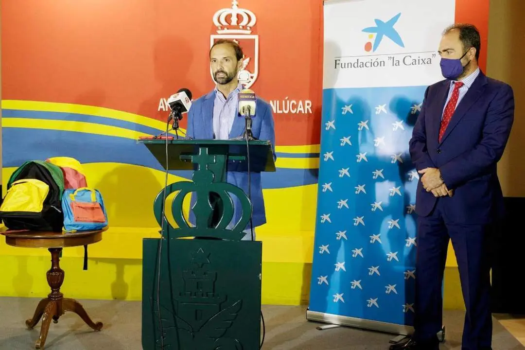 El alcalde agradeci&oacute; el gesto que ha tenido la Obra Social 'La Caixa' - A. I.
