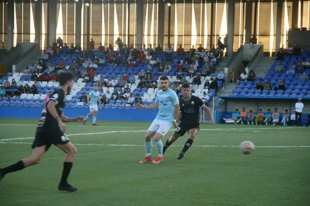 Imagen del partido entre el Ciudad de Lucena y el CD Rota - | Javi Trujillo
