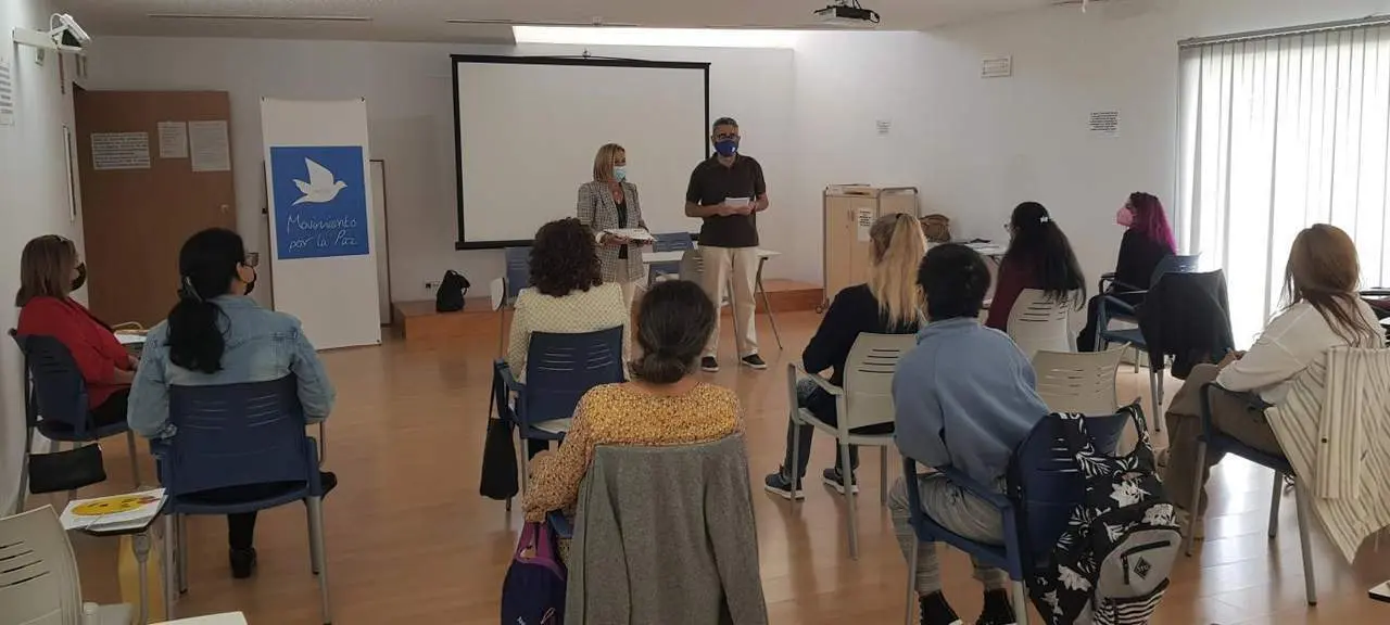 ENTREGA DE DIPLOMAS POR CARMEN LARA. - viva
