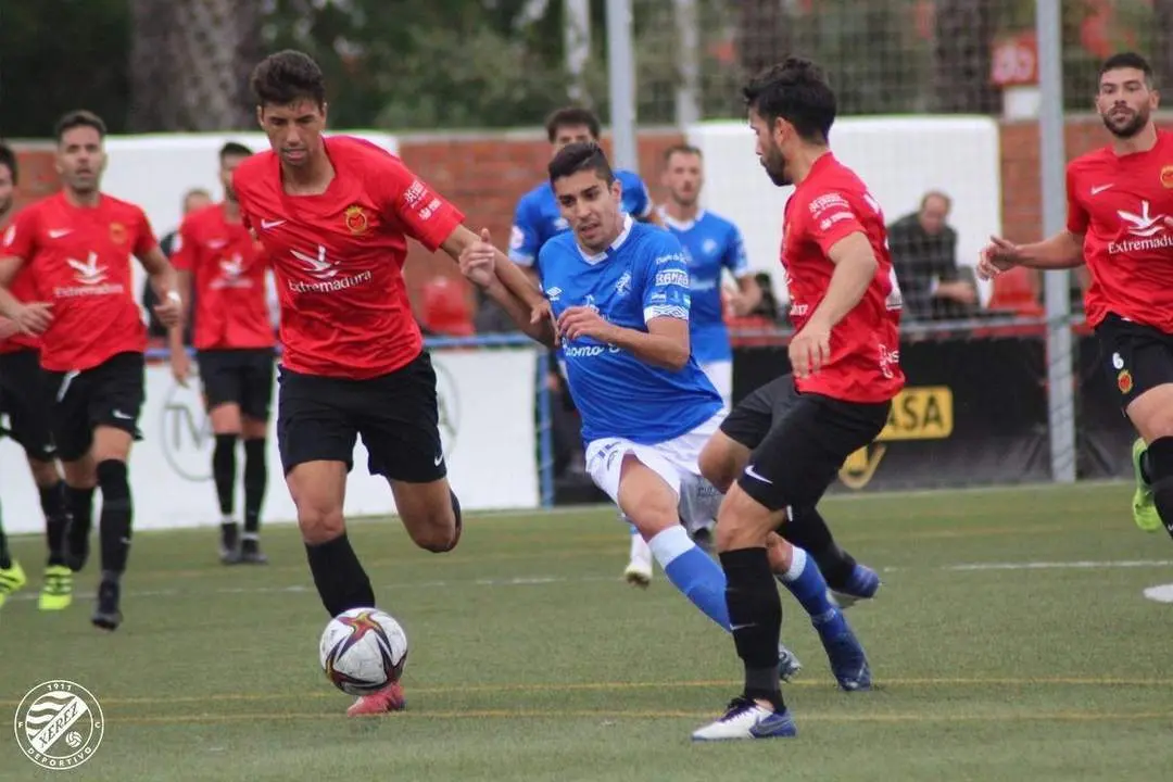 Dar&iacute;o Guti, en el estadio Emilio Macarro de Montijo. - xerezdfc.com