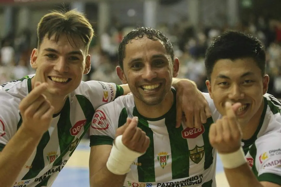 Ricardo, Caio y Shimizu celebrando la victoria ante Santa Coloma - | C&oacute;rdoba Patrimonio