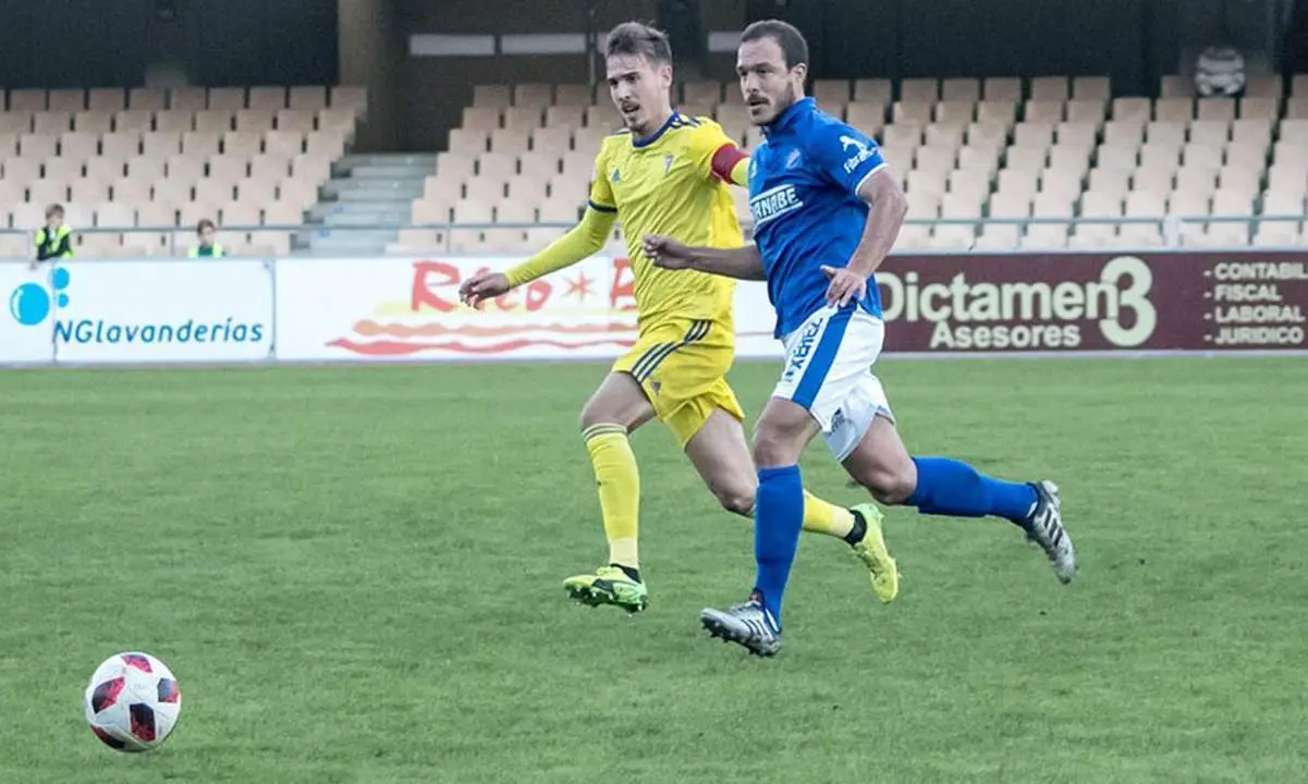 Imagen de la &uacute;ltima visita del C&aacute;diz B a Chap&iacute;n. - xerezdfc.com
