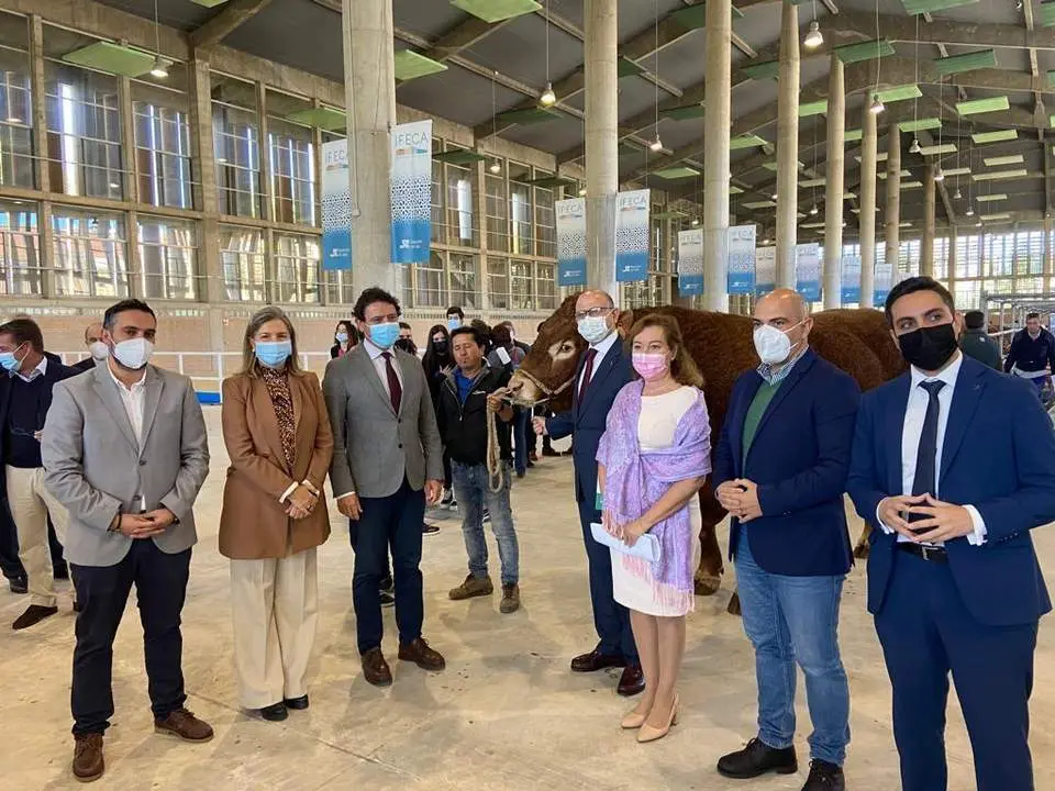 Autoridades en la inauguraci&oacute;n de Fegasur - 