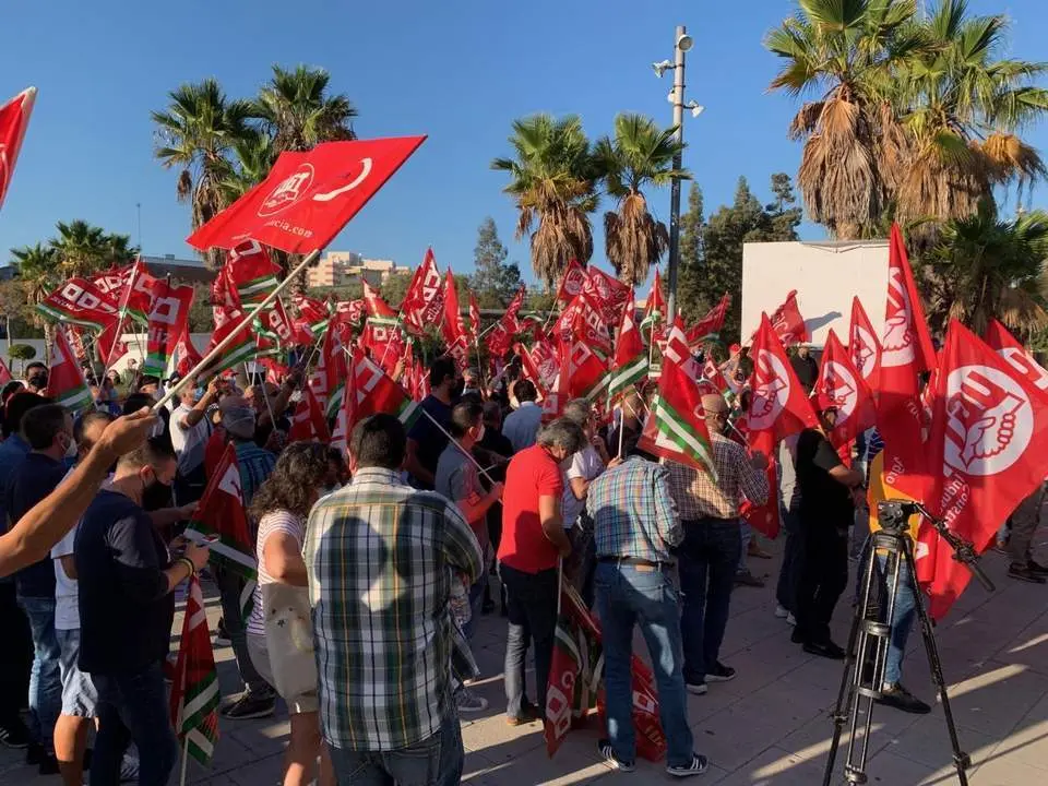 Imagen de los trabajadores del metal concentrados en C&aacute;diz por un convenio digno. - 