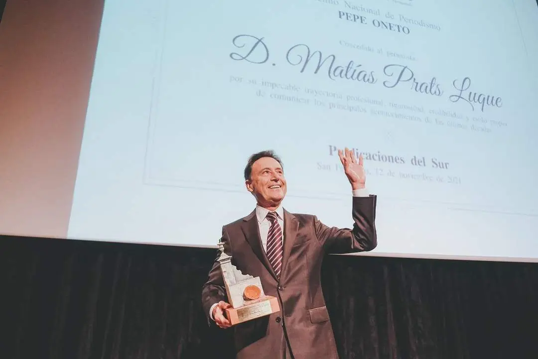 Entrega del premio. - Cristo Garc&iacute;a