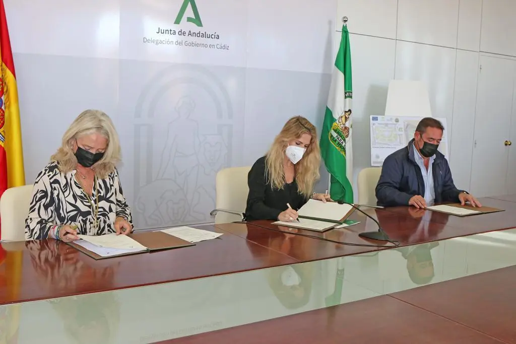 Firma del contrato de obras en el edificio de la Delegaci&oacute;n del Gobierno de la Junta en C&aacute;diz - A.I.