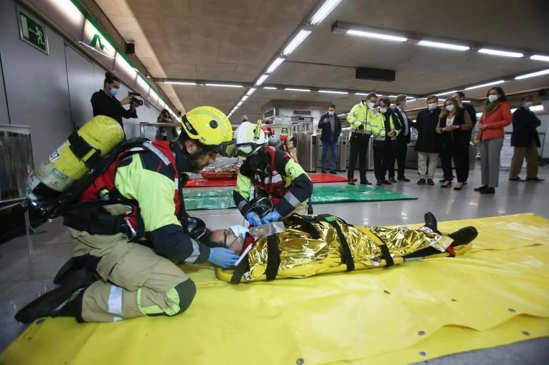 Simulacro de incendios en la estaci&oacute;n del Prado de San Sebasti&aacute;n del Metro de Sevilla. - JUNTA DE ANDALUC&Iacute;A