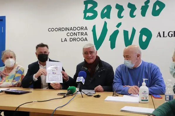 Juan Antonio Delgado, con Francisco Mena en Algeciras. - AI