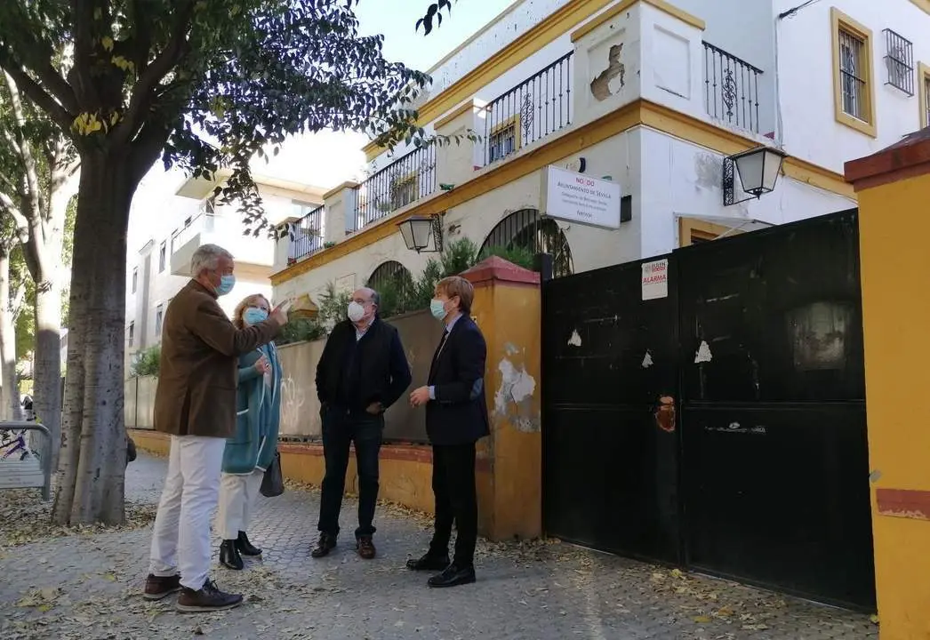 Aumesquet, ante la antigua Casa Socorro del barrio de Nervi&oacute;n. - Cs