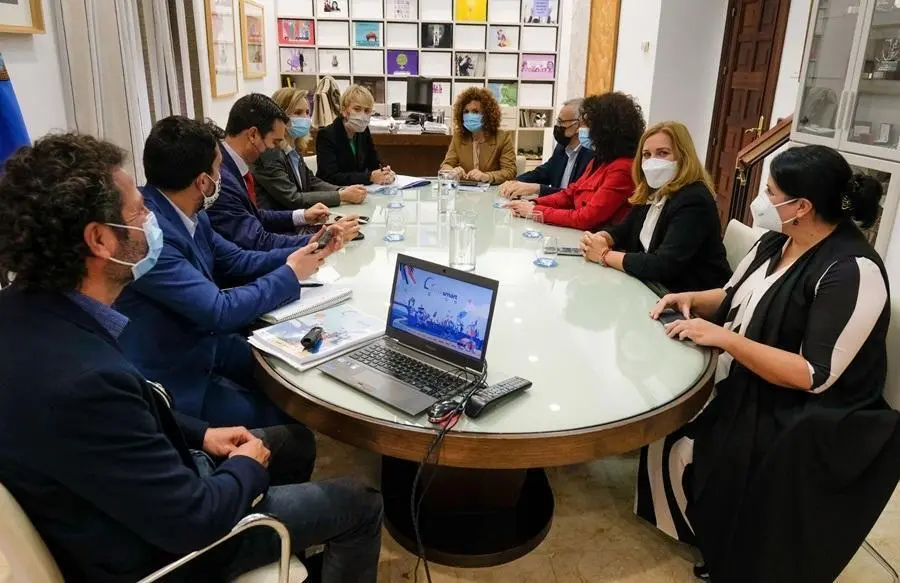 Mar&iacute;a Eugenia Lim&oacute;n y Carme Artiga. - VH