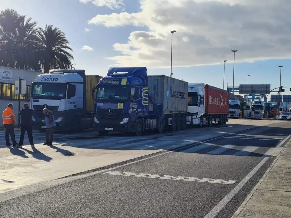 Cortes en el paso de camiones a APM en Algeciras. - A. Cabrera