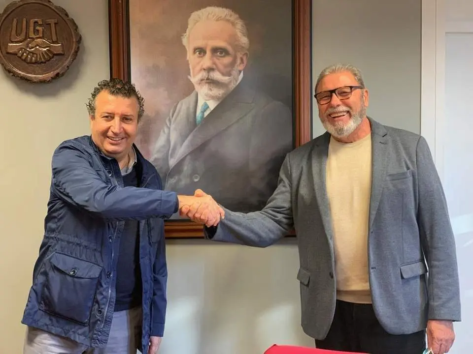 El secretario general del PSOE de Sevilla, Javier Fern&aacute;ndez, se ha reunido con el secretario general de UGT de Sevilla, Juan Bautista Gin&eacute;s. - PSOE SEVILLA