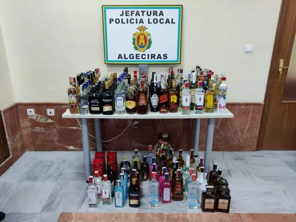 Botellas intervenidas. - A. I.