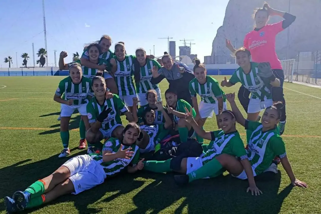 El Atl&eacute;tico Sanluque&ntilde;o Femenino celebra el triunfo obtenido en La L&iacute;nea - ASCF