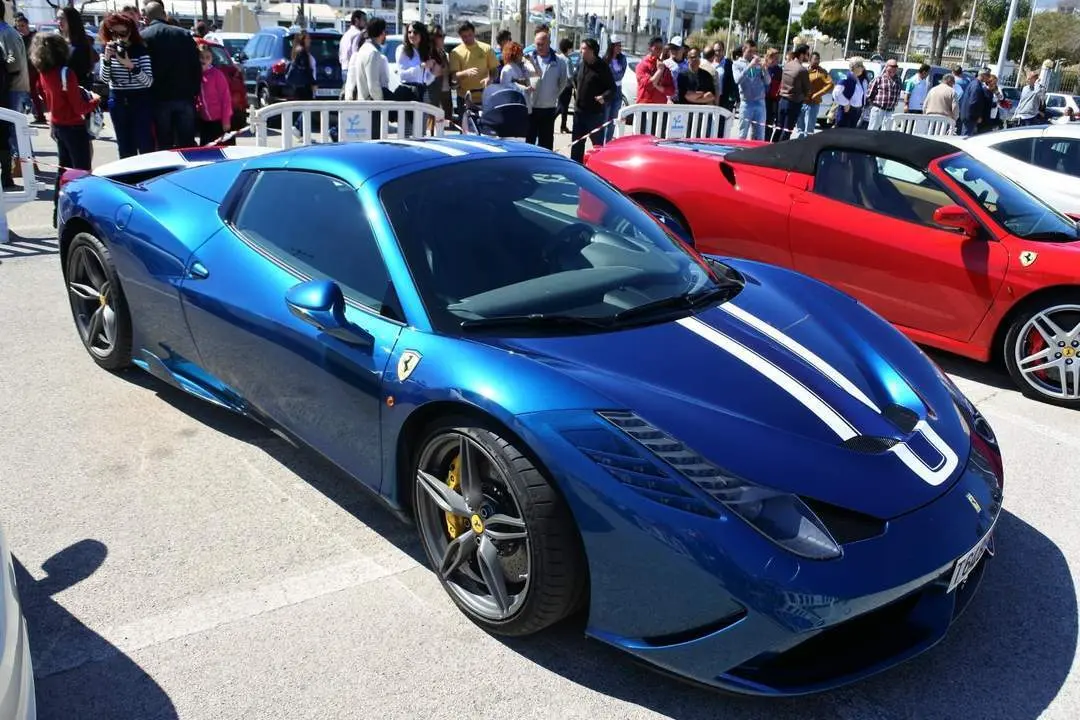 Exhibici&oacute;n de Ferraris. - O. P.