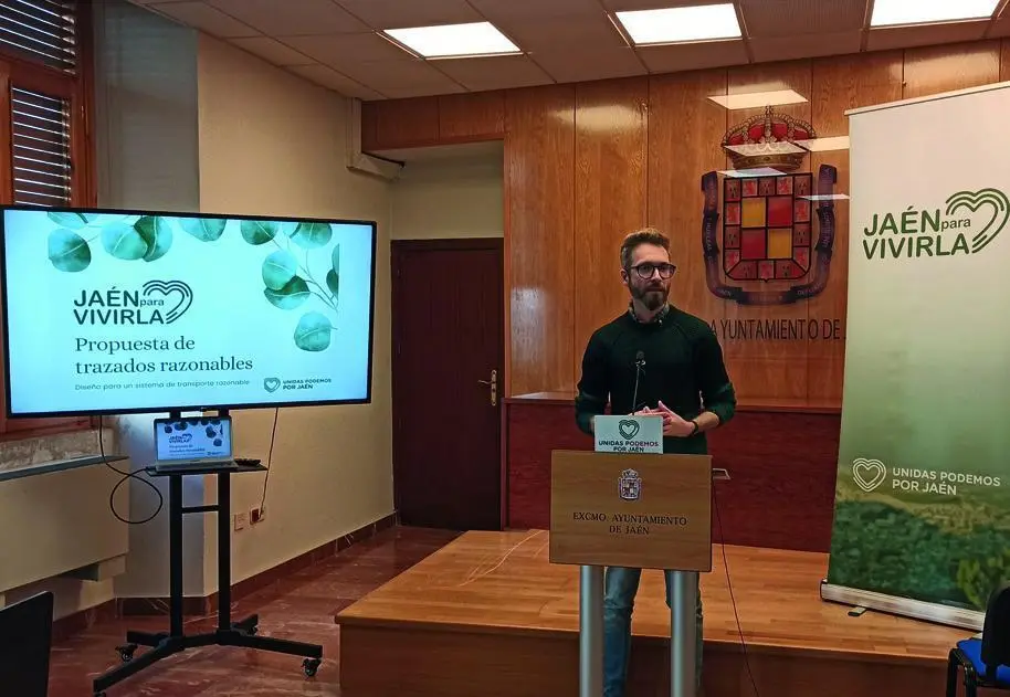 El  portavoz de Unidas Podemos en el Ayuntamiento, Javier Ure&ntilde;a, en la presentaci&oacute;n.  - Viva Ja&eacute;n.