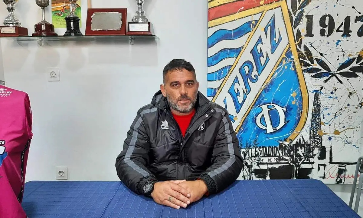 Emilio Fajardo, este viernes en la rueda de prensa previa al Sevilla C. - Viva Jerez