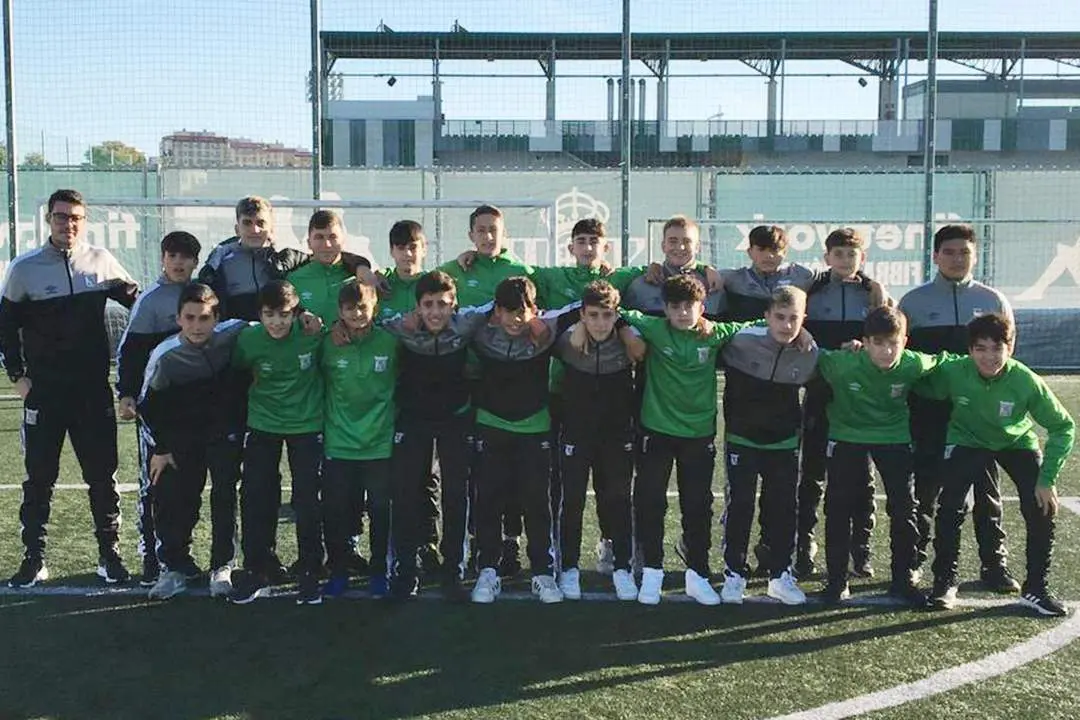 El equipo infantil A del Atl&eacute;tico Sanluque&ntilde;o antes de afrontar el partido - ASCF