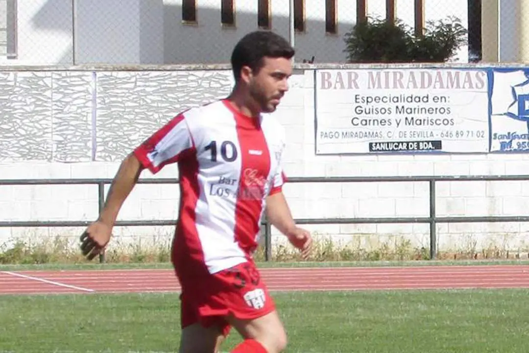 Jes&uacute;s Prado logr&oacute; el 1-1 de penalti ante el Algarense en El Picacho - Ra&uacute;l J. Bustillos