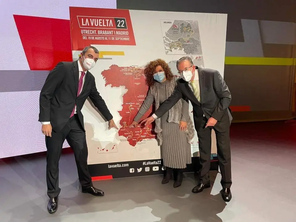 La presidenta de la Diputaci&oacute;n de Huelva, Mar&iacute;a Eugenia Lim&oacute;n, en la presentaci&oacute;n oficial del recorrido de La Vuelta a Espa&ntilde;a en Madrid. - VH