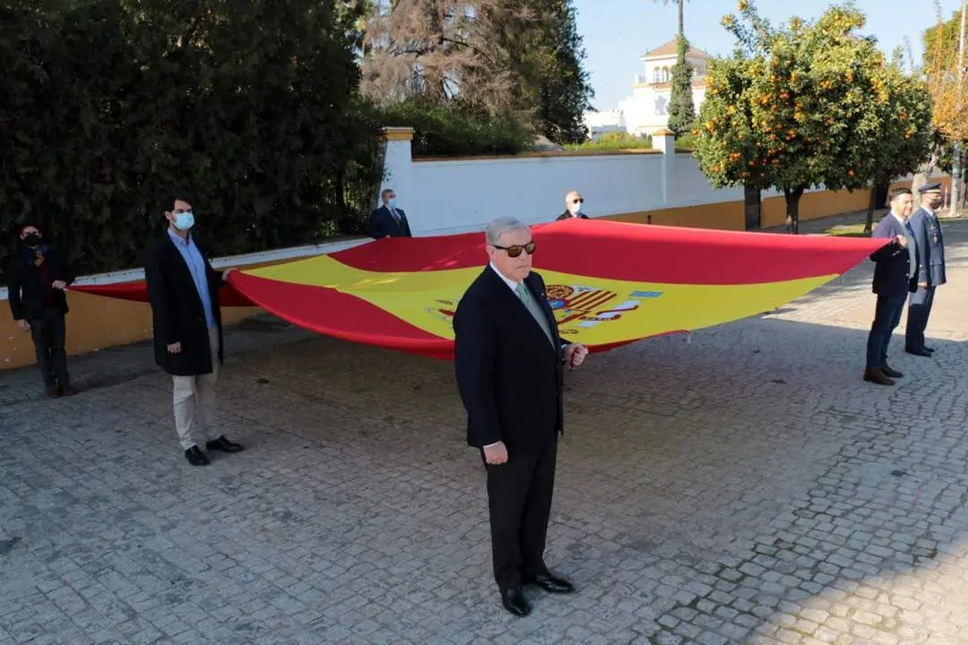 Izado de bandera en el acuartelamiento de Tablada.  - TABLADA