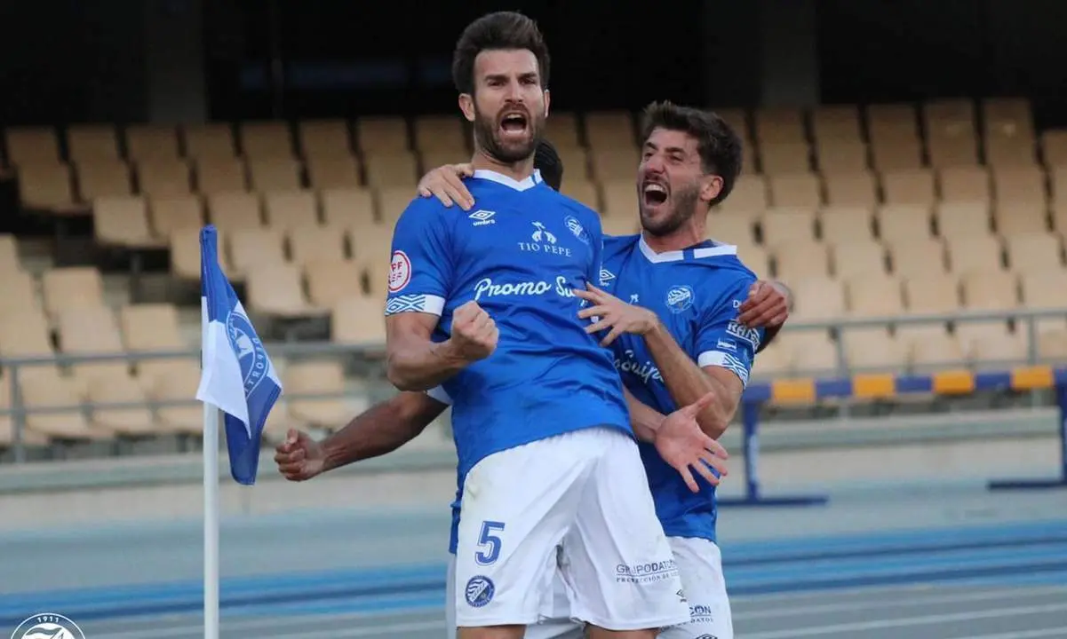 Oca celebra su gol de este pasado domingo frente al Antequera en Chap&iacute;n. - xerezdfc.com