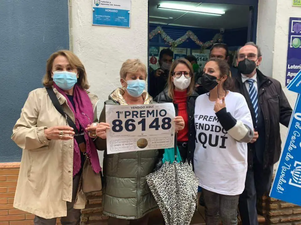 La alcaldesa, de visita a la Administraci&oacute;n afortunada. - VH