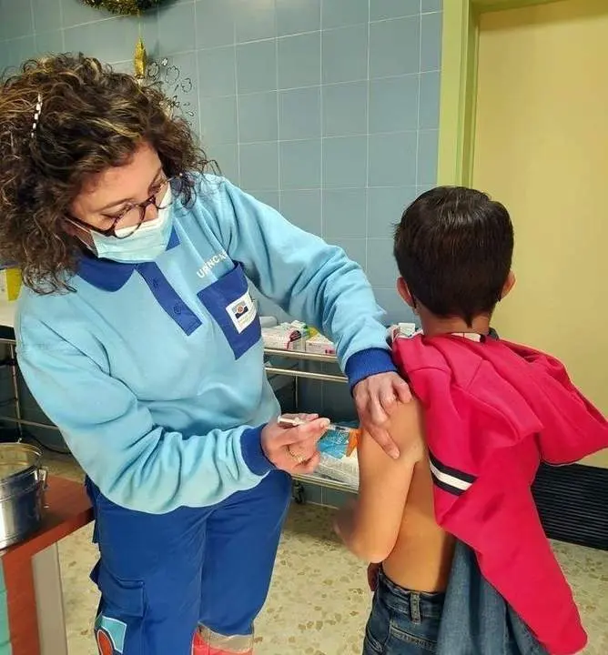 Vacunaci&oacute;n de un menor en Sevilla. - JUNTA DE ANDALUC&Iacute;A