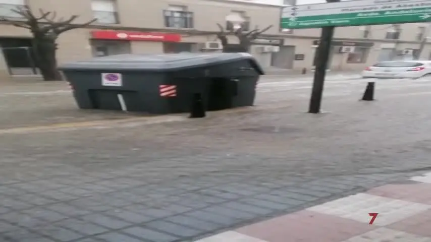 Cosas que pasan en Barbate cuando llueve: Contenedores flotantes