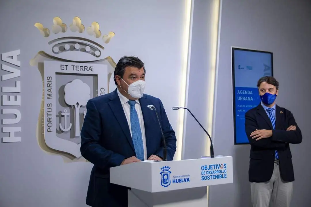 El alcalde durante la rueda de prensa. - VH