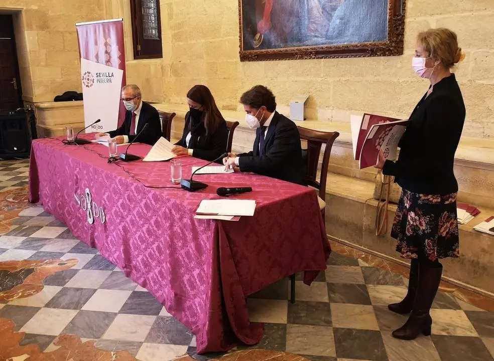 Firma de los convenios en el Ayuntamiento. - AYUNTAMIENTO DE SEVILLA
