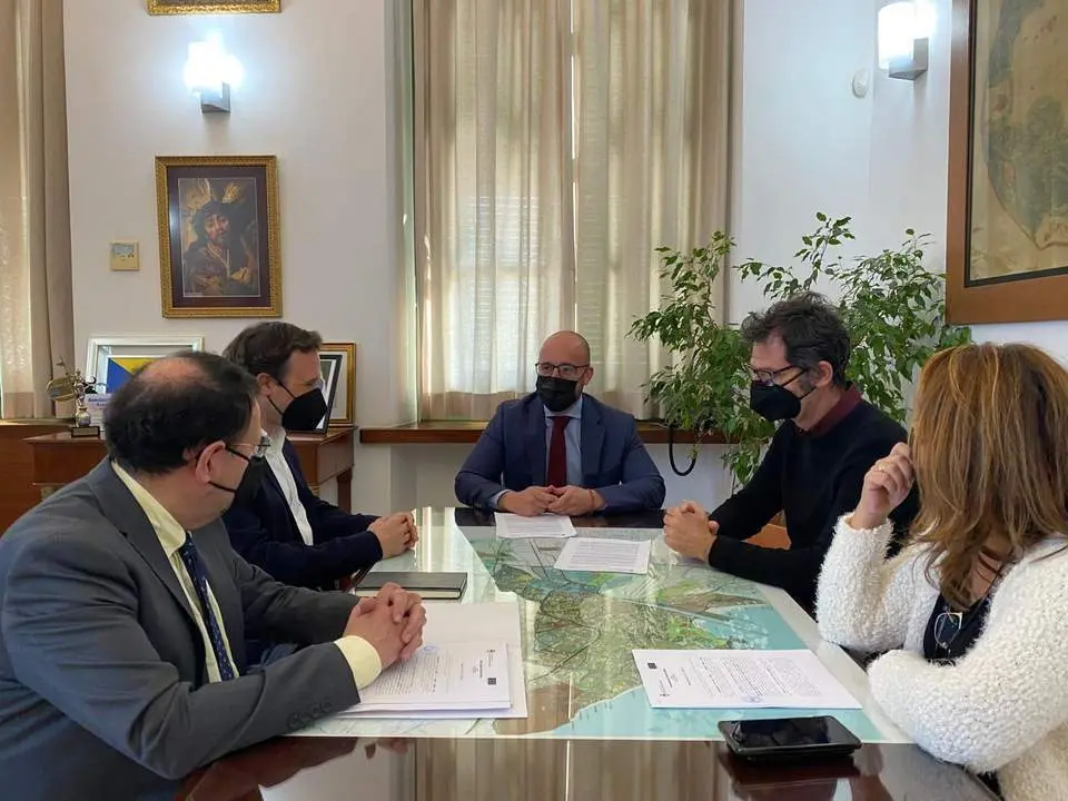 FIRMA CONTRATO REDACCI&Oacute;N PROYECTO PASEO FLUVIAL. - viva