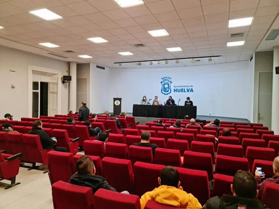 Reuni&oacute;n con las agrupaciones de carnaval en Huelva. - VH