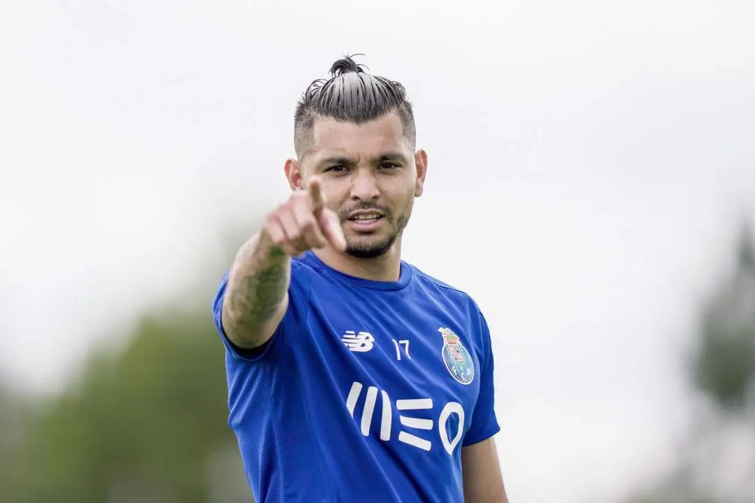 El futbolista mexicano del FC Oporto, Jes&uacute;s Corona, durante un entrenamiento con su actual club. - oporto