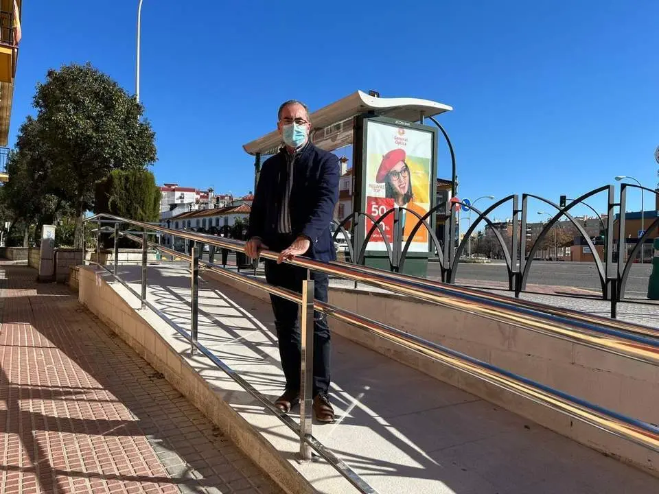 Antonio &Aacute;lvarez, en la barriada Olivos Borrachos. - Ayuntamiento