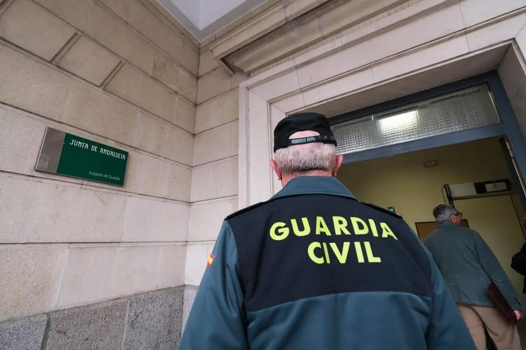 Agentes de la Guardia Civil en un juzgado. - Archivo