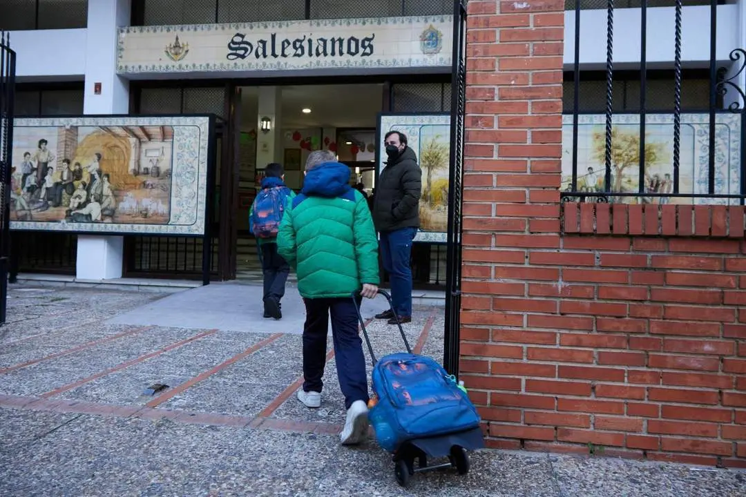 Varios ni&ntilde;os vuelven al colegio tras las Navidades. - EP