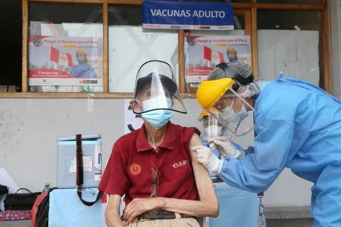 Vacunaci&oacute;n contra la covid. - A.I.